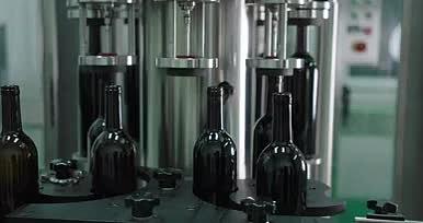 葡萄酒灌装线酒瓶生产7秒视频的预览图